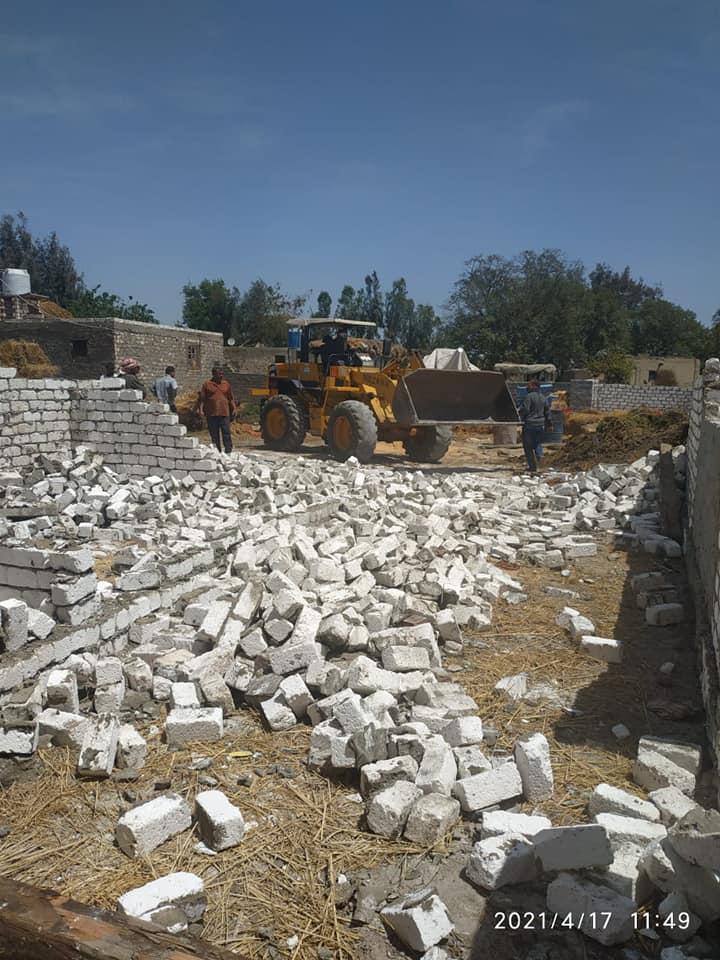 إزالة حالة تعدي على الأراضي الزراعية بكفر الشيخ.. والتصدي لبناءات مخالفة بدسوق ليلاً